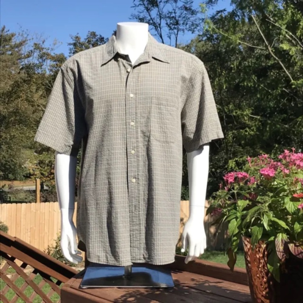 Eddie Bauer Mens Button Down Shirt L Green and White Check Casual. Short Sleeve